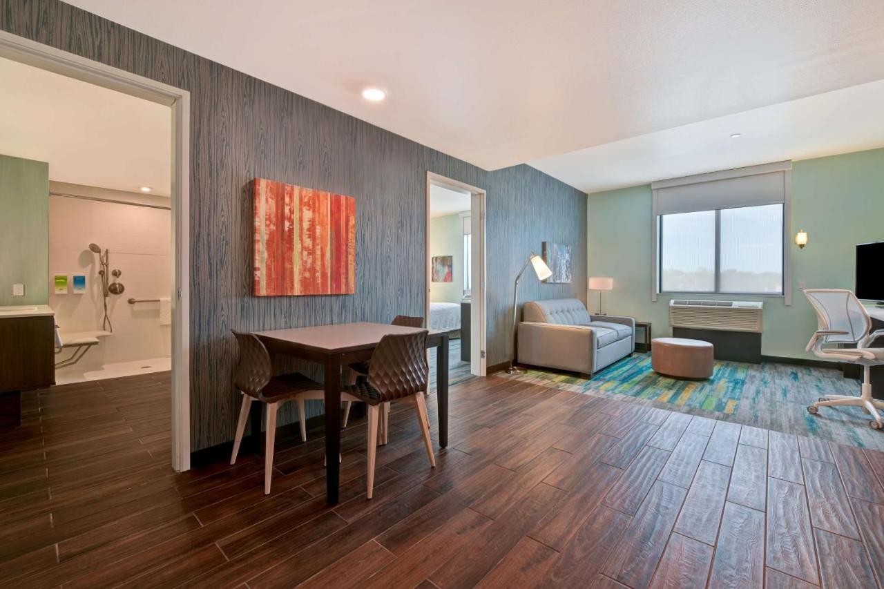 King Accessible Roll in Shower Suite with Sofa Bed -Non Smoking at Home2 Suites by Hilton Atascadero, CA