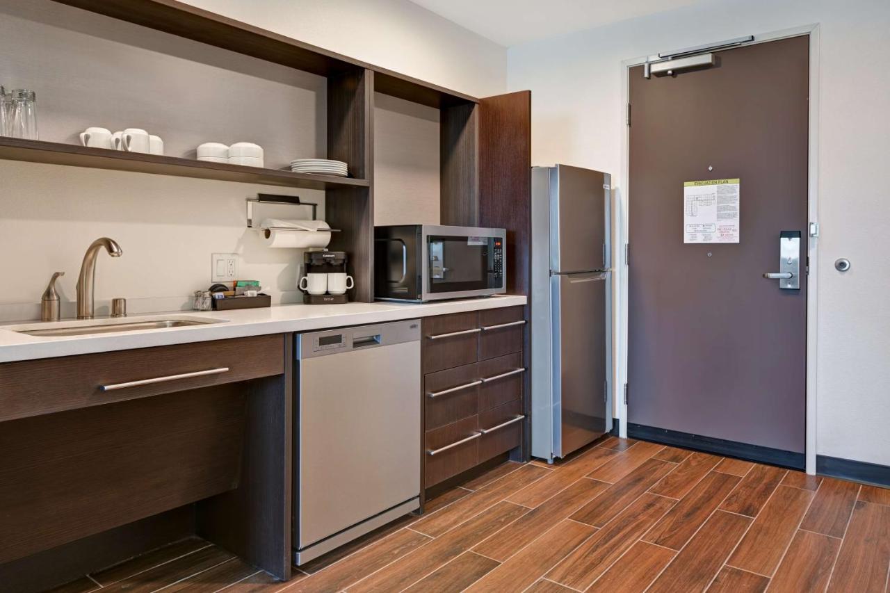 King Accessible Roll in Shower Suite with Sofa Bed -Non Smoking at Home2 Suites by Hilton Atascadero, CA