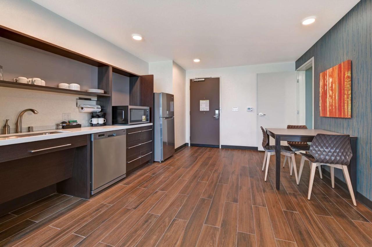 King Accessible Roll in Shower Suite with Sofa Bed -Non Smoking at Home2 Suites by Hilton Atascadero, CA