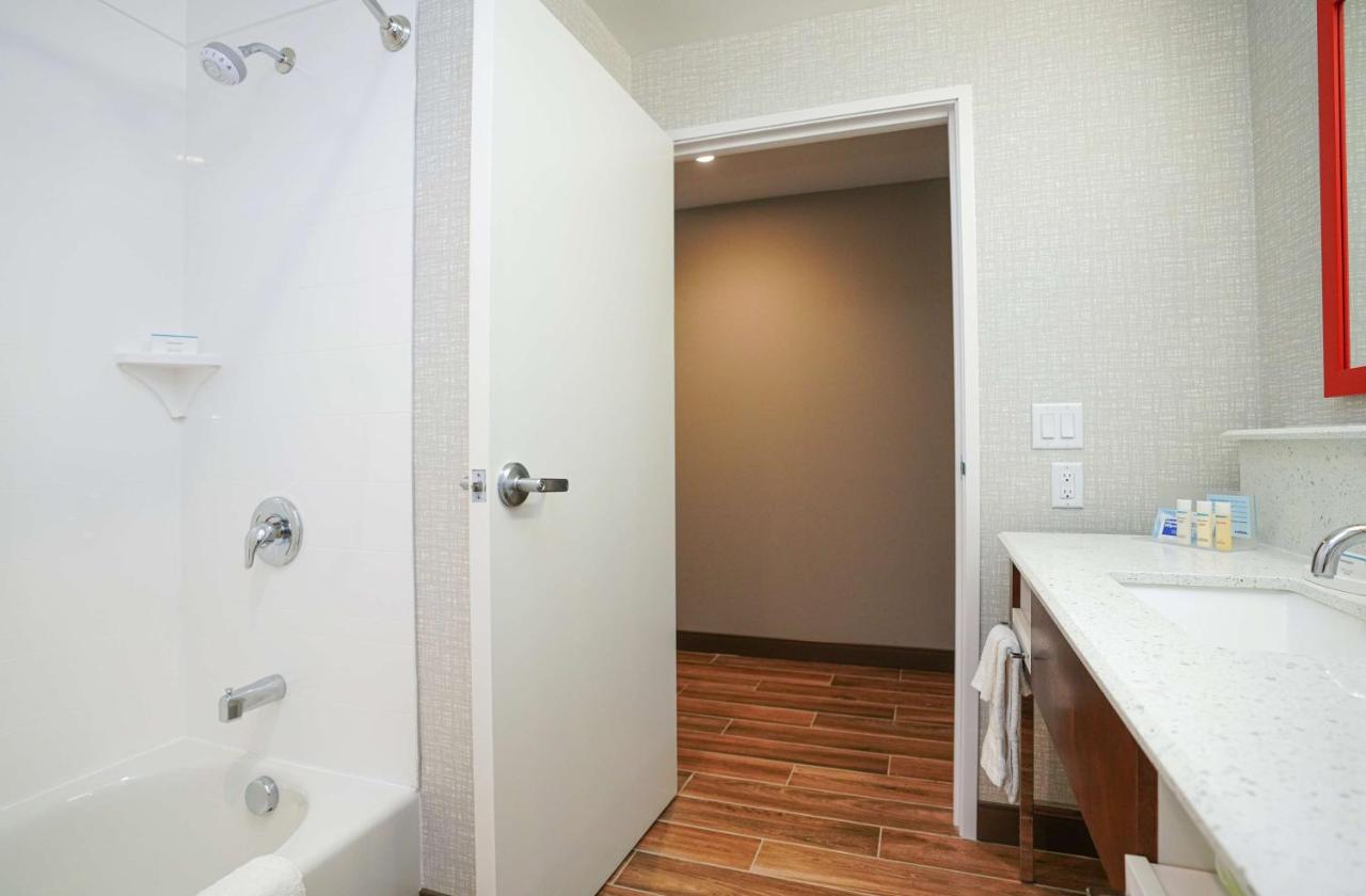 Queen Room with Two Queen Beds - Hearing Accessible/Non-Smoking at Hampton Inn Colorado Springs I-25 Central