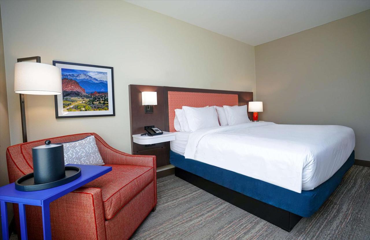 King Room at Hampton Inn Colorado Springs I-25 Central