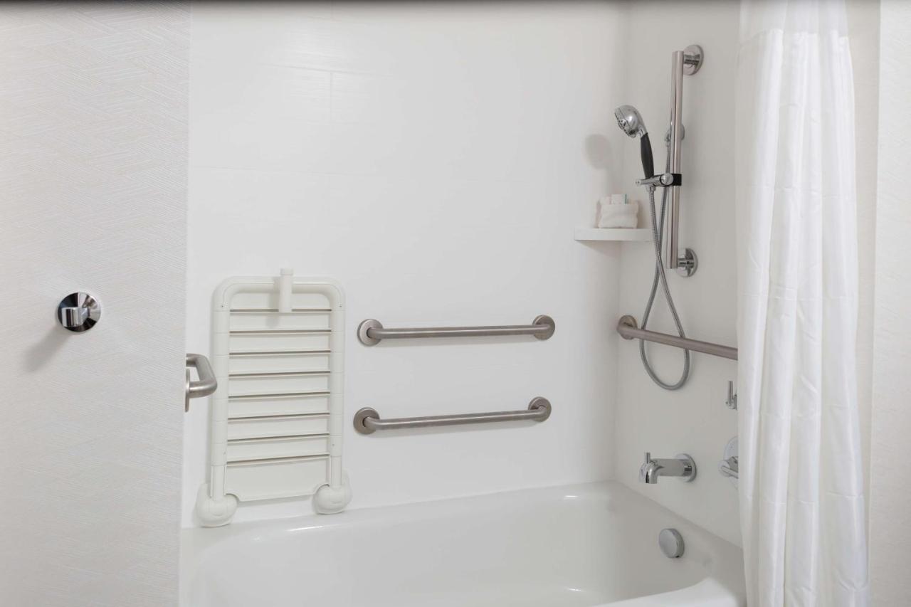 King Room - Mobility Accessible with Bathtub at Hilton Garden Inn Chandler Downtown