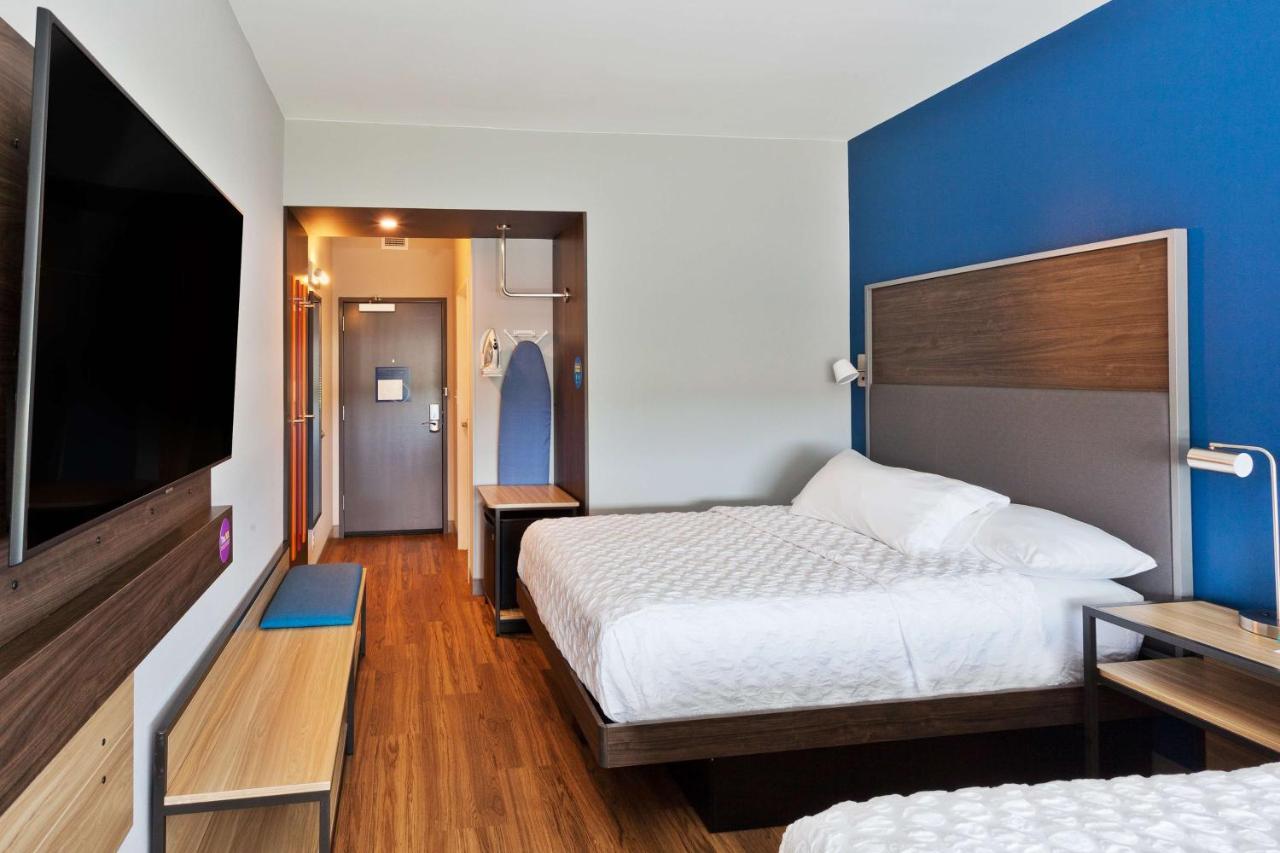 Queen Room with Two Queen Beds - Hearing Accessible at Tru By Hilton Prattville