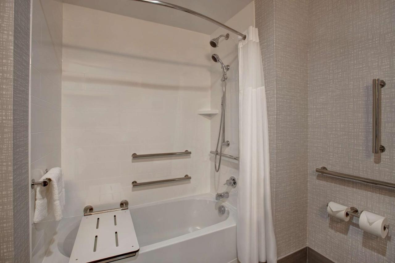 | Hampton Inn & Suites Deptford, Nj
