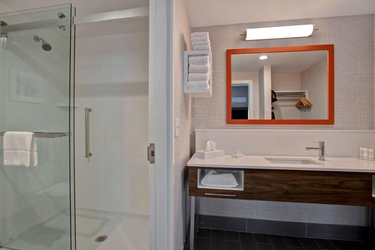 | Hampton Inn & Suites Deptford, Nj