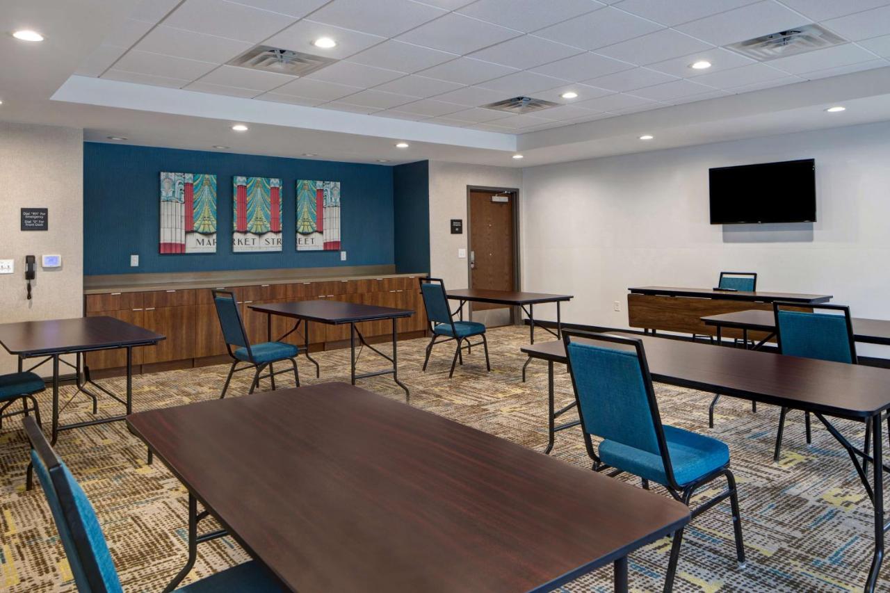 | Hampton Inn & Suites Deptford, Nj