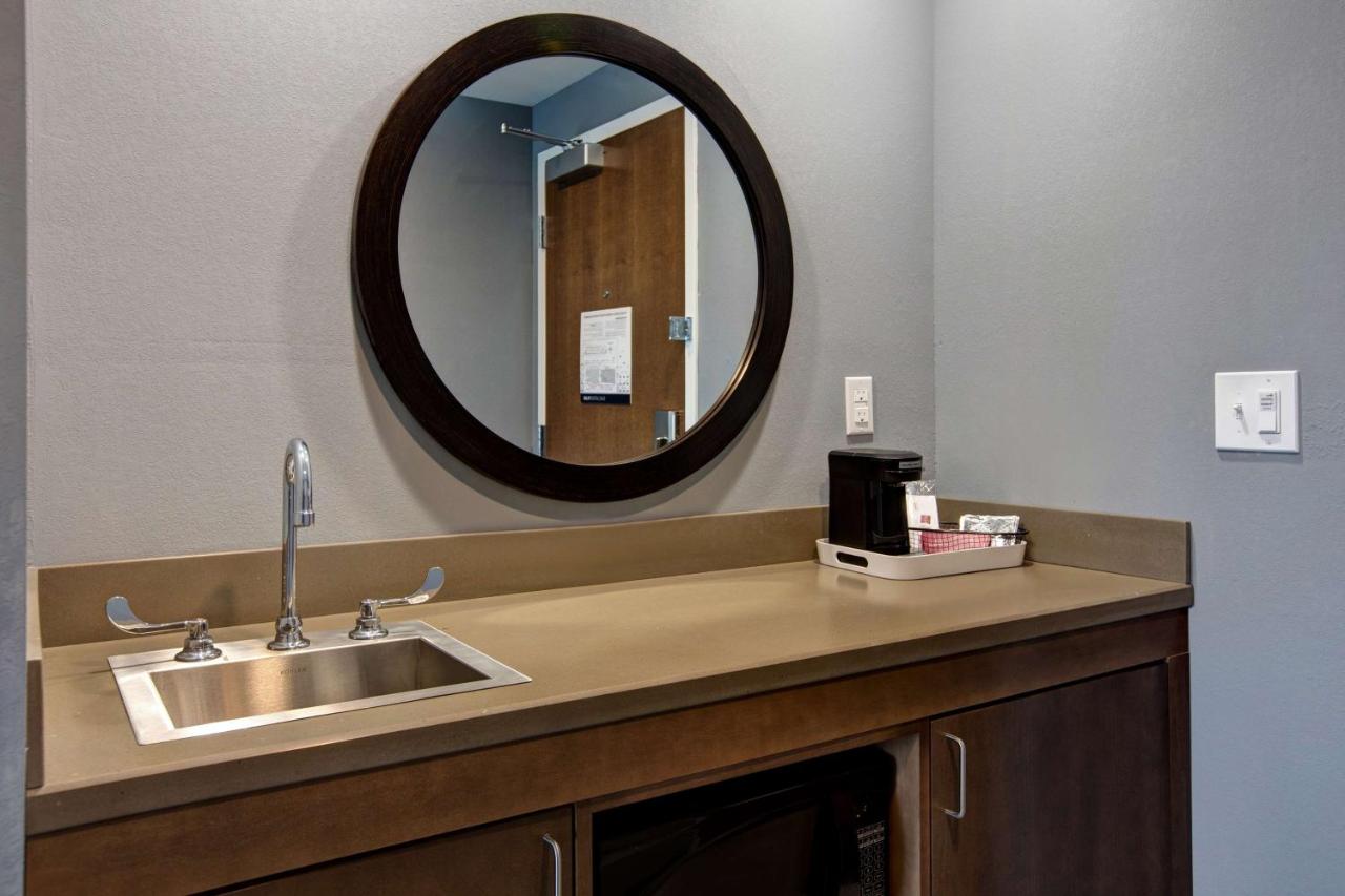 | Hampton Inn & Suites Deptford, Nj