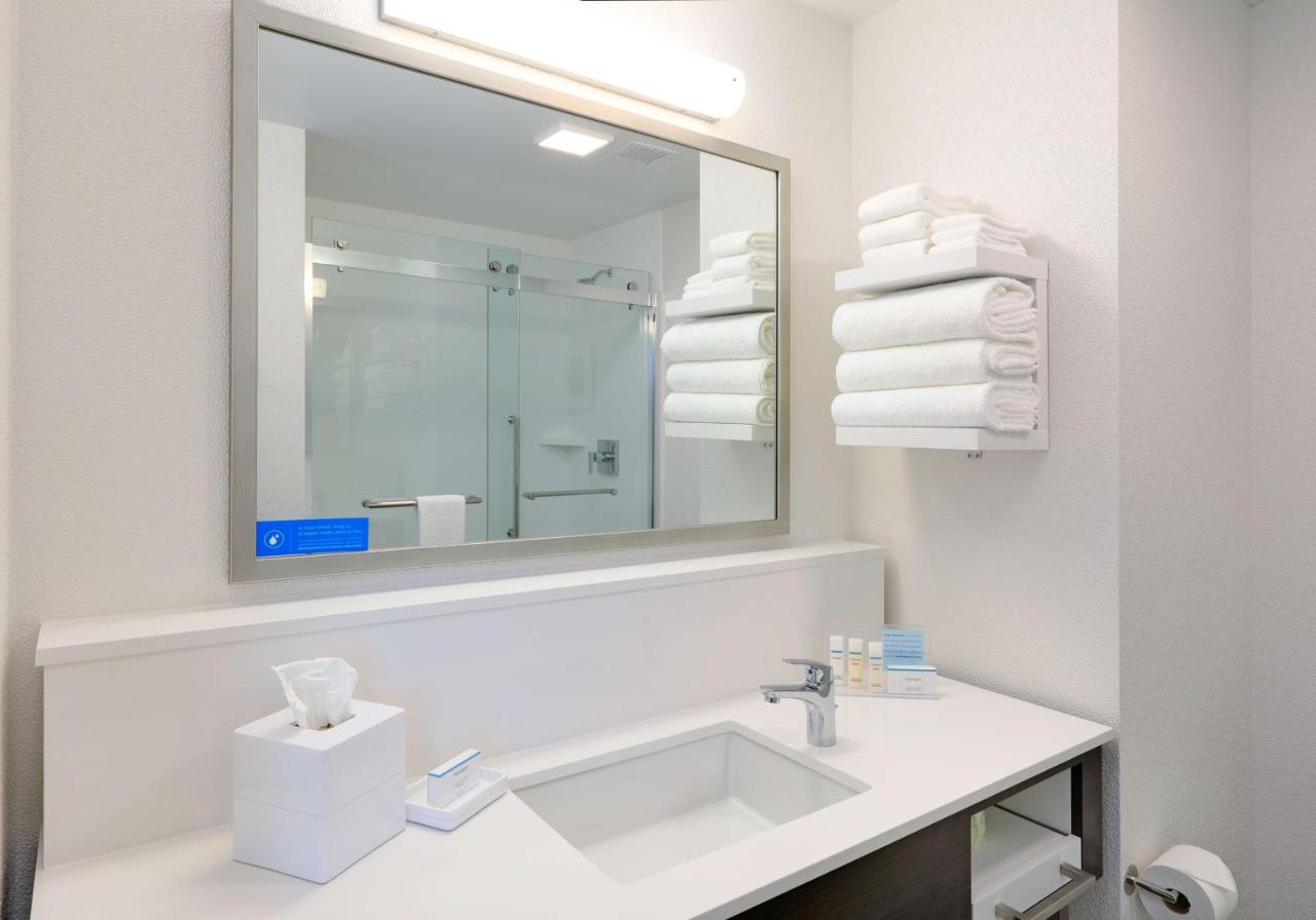 King Room at Hampton Inn by Hilton Irvine Spectrum/Lake Forest