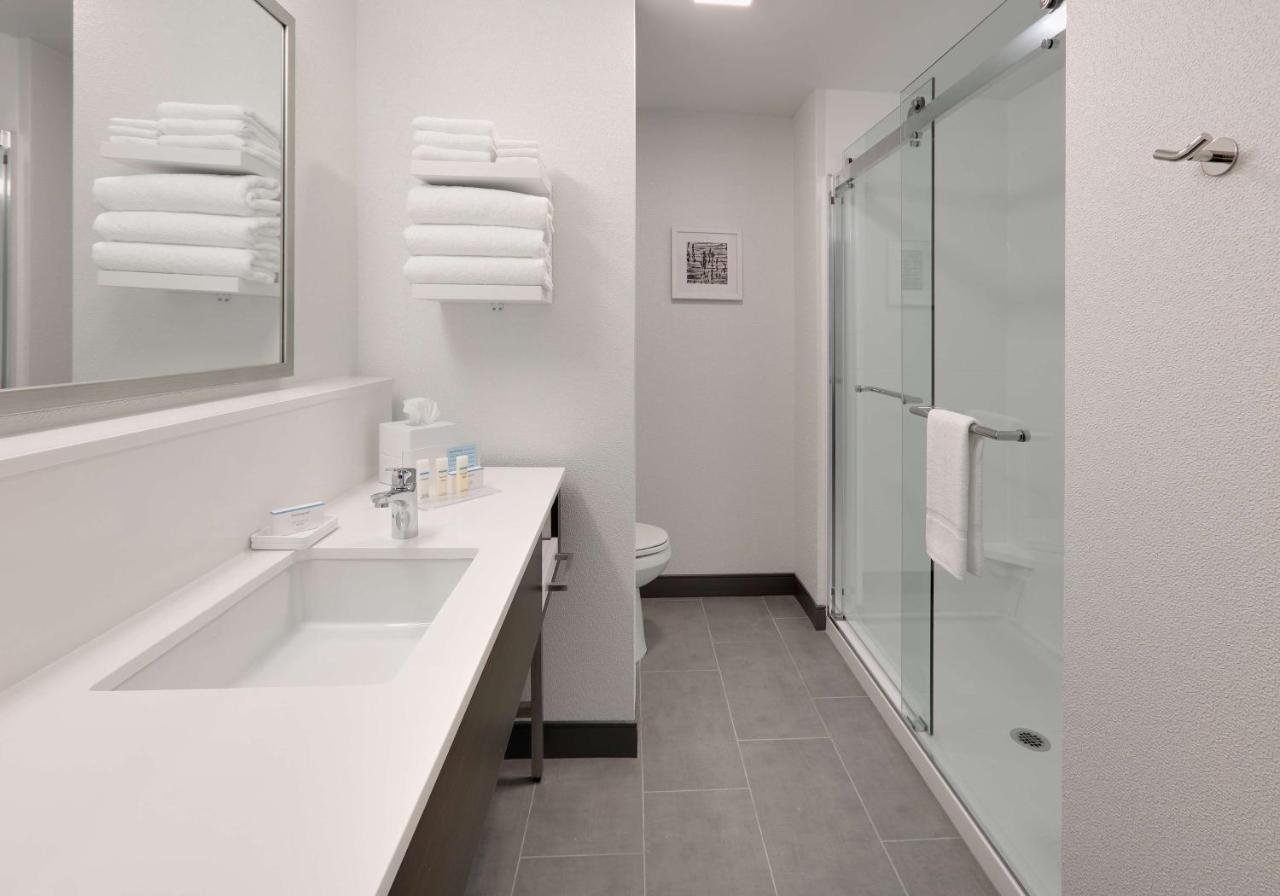 King Room at Hampton Inn by Hilton Irvine Spectrum/Lake Forest
