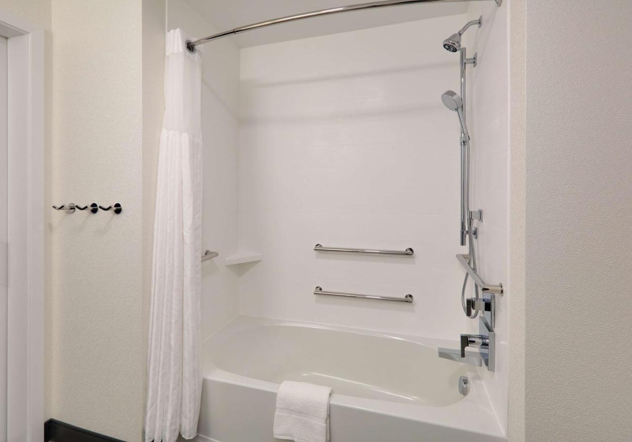 King Room - Mobility Accessible/Non-Smoking at Hampton Inn by Hilton Irvine Spectrum/Lake Forest