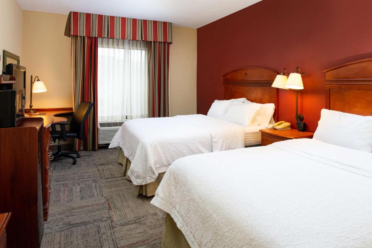 Queen Room with Two Queen Beds at Hampton Inn Kansas City Northeast
