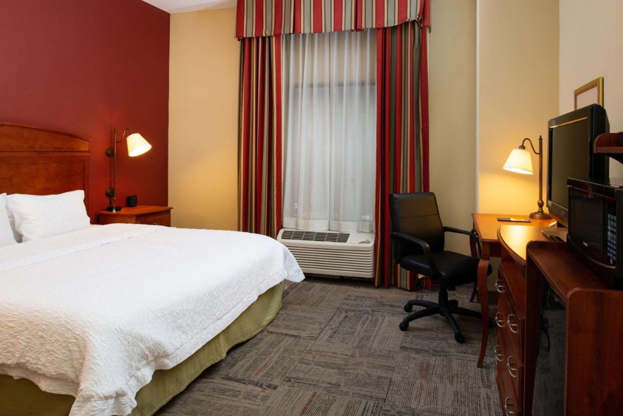 King Room - Mobility Accessible/Non-Smoking at Hampton Inn Kansas City Northeast