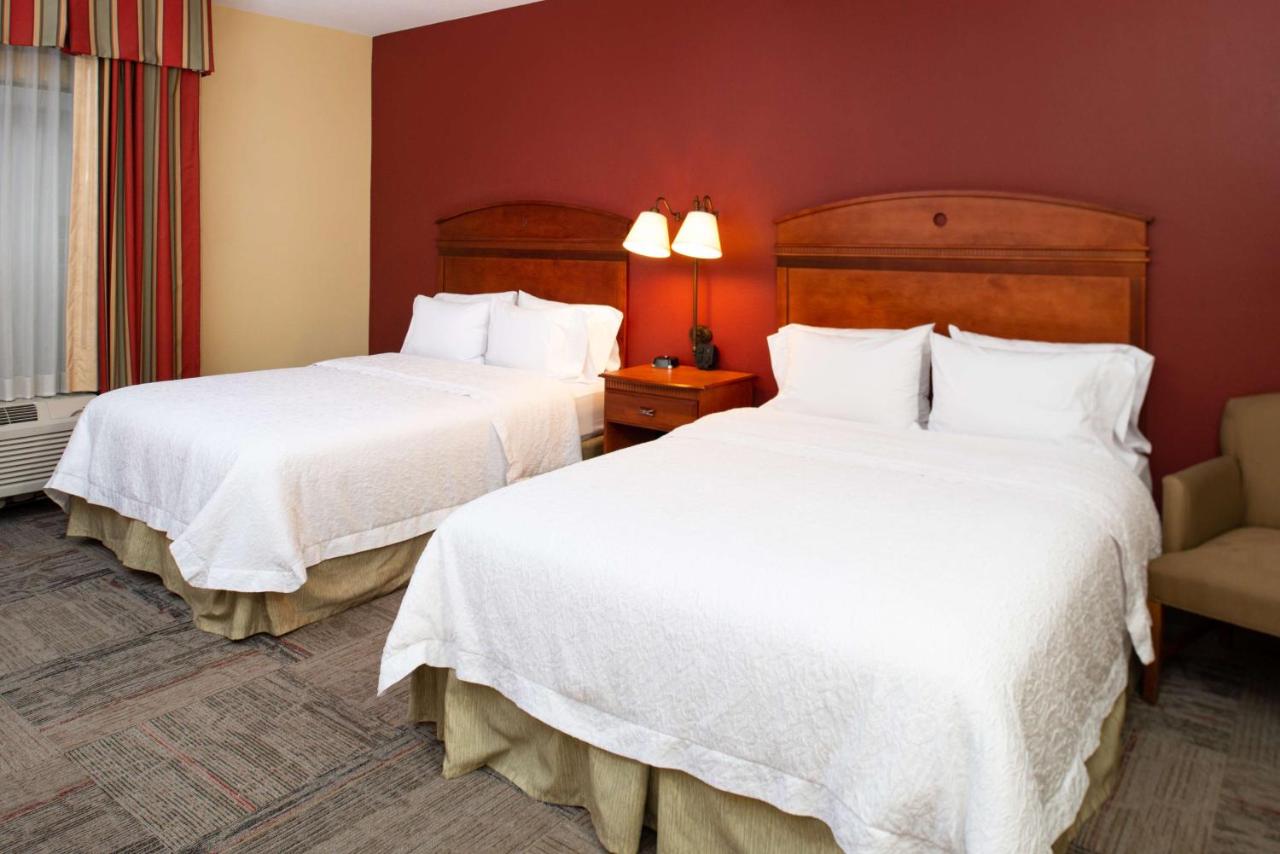 Queen Room with Two Queen Beds - Mobility Accessible/Non-Smoking at Hampton Inn Kansas City Northeast