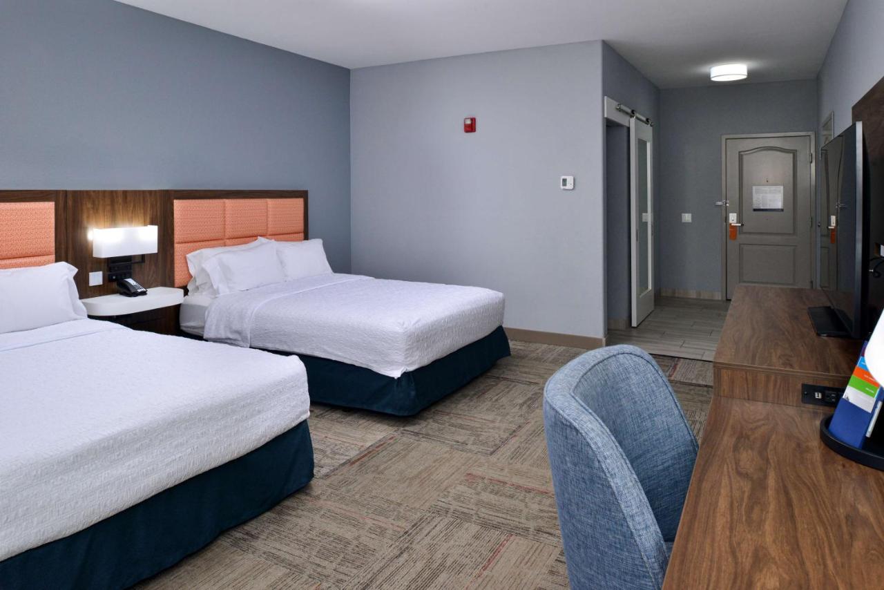 Queen Room with Two Queen Beds - Mobility Accessible/Non-Smoking at Hampton Inn Kansas City Northeast