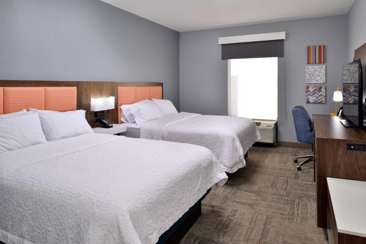 Queen Room with Two Queen Beds at Hampton Inn Kansas City Northeast