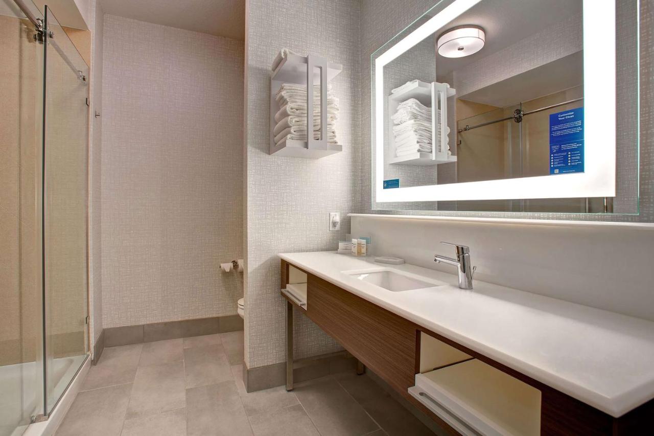 King Room at Hampton Inn & Suites Borger