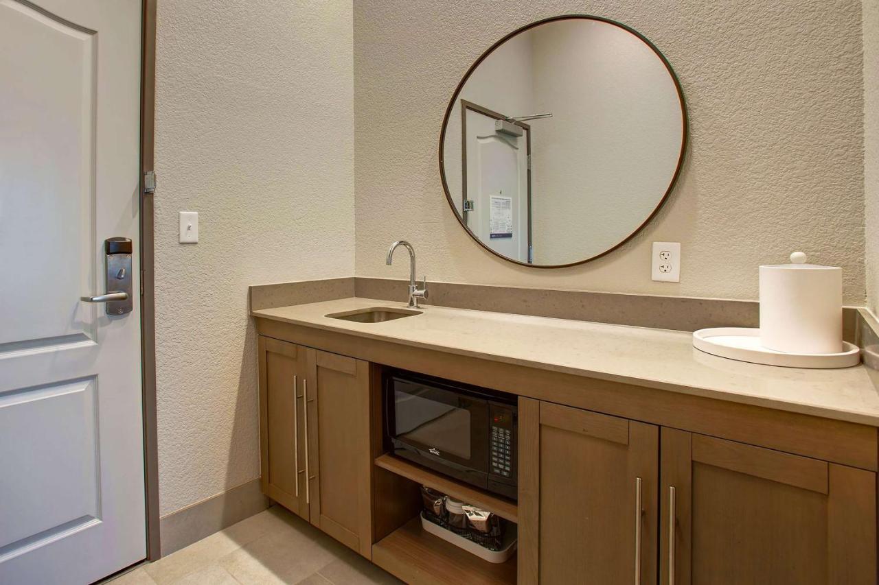 One-Bedroom King Suite - Non-Smoking at Hampton Inn & Suites Borger