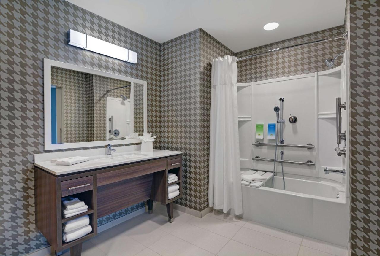 King Suite - Mobility Accessible/Non-Smoking at Home2 Suites by Hilton Fort Myers Colonial Blvd