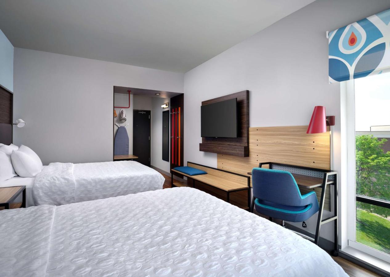 Queen Room with Two Queen Beds - Hearing Accessible at Tru By Hilton Indianapolis Downtown, IN