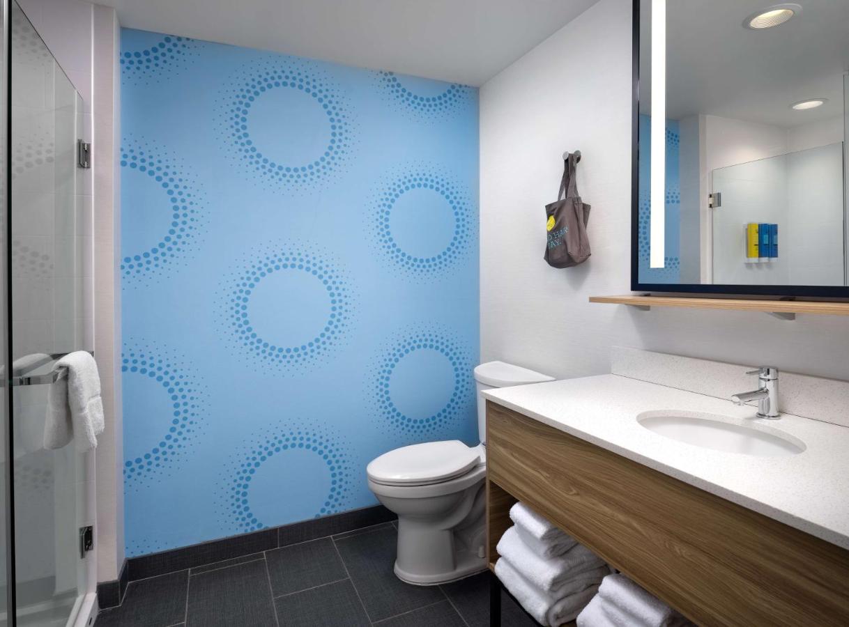 Queen Room with Two Queen Beds - Hearing Accessible at Tru By Hilton Indianapolis Downtown, IN