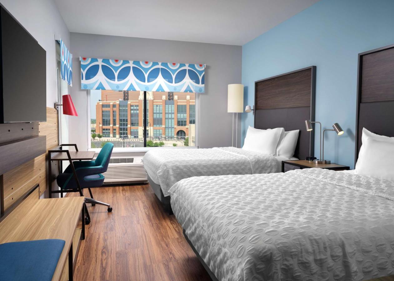 Queen Room with Two Queen Beds - Hearing Accessible at Tru By Hilton Indianapolis Downtown, IN