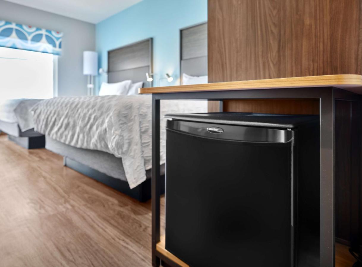 Queen Room with Two Queen Beds - Hearing Accessible at Tru By Hilton Indianapolis Downtown, IN