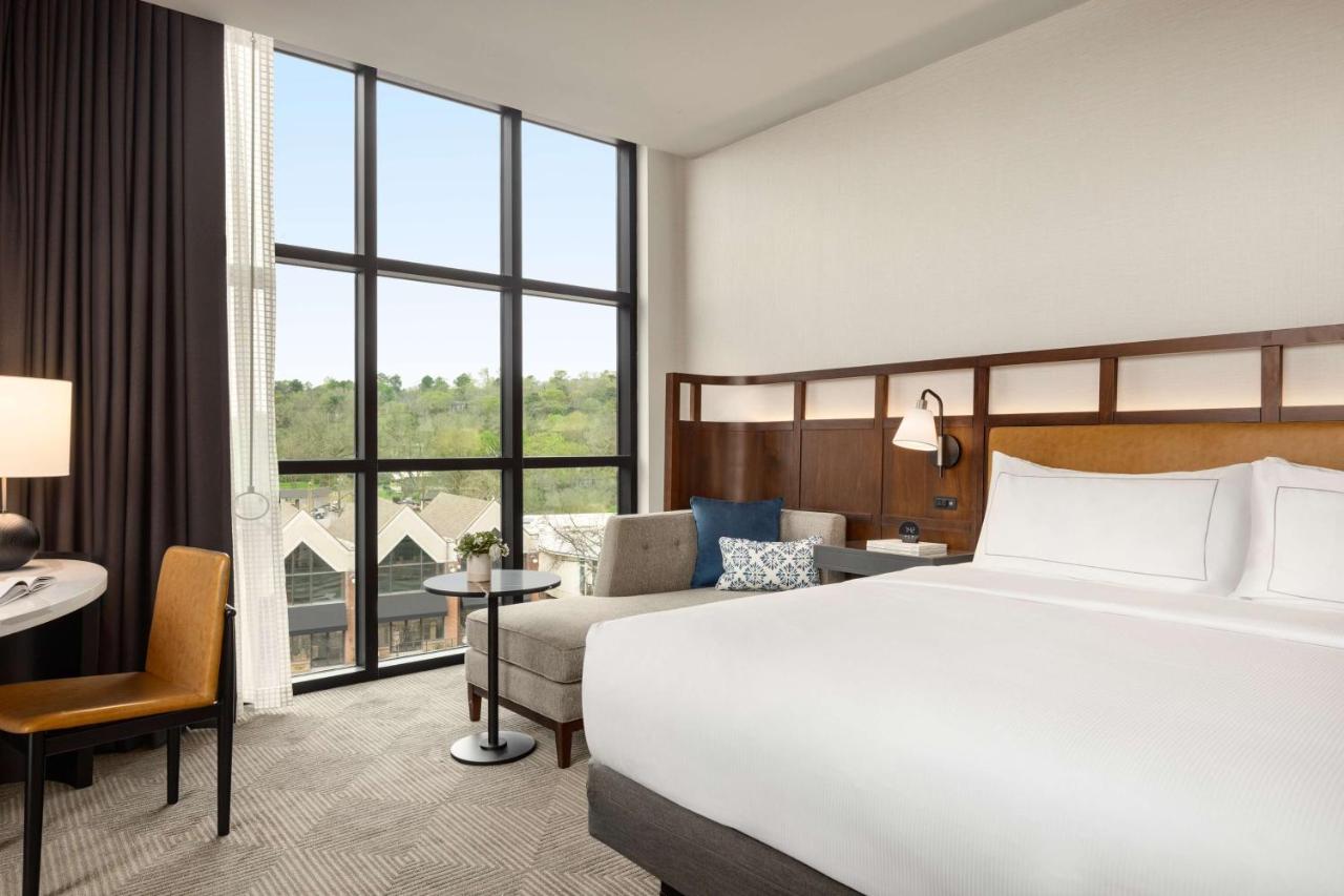 King Corner Room at Valley Hotel Homewood Birmingham, Curio Collection by Hilton