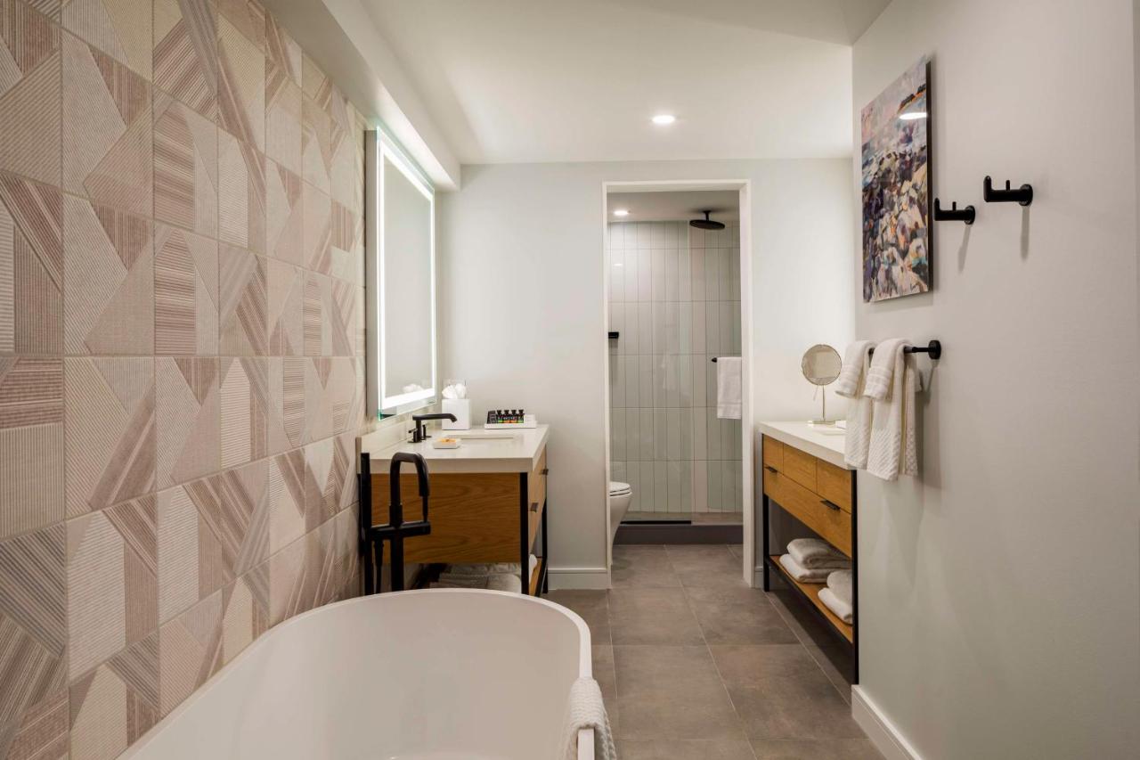 Presidential King Suite with Waterfront View at Canopy by Hilton Portland Waterfront