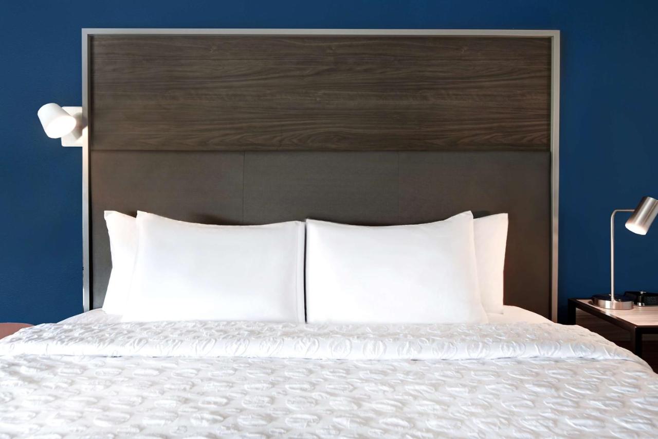 King Room at Tru By Hilton Macon North, GA