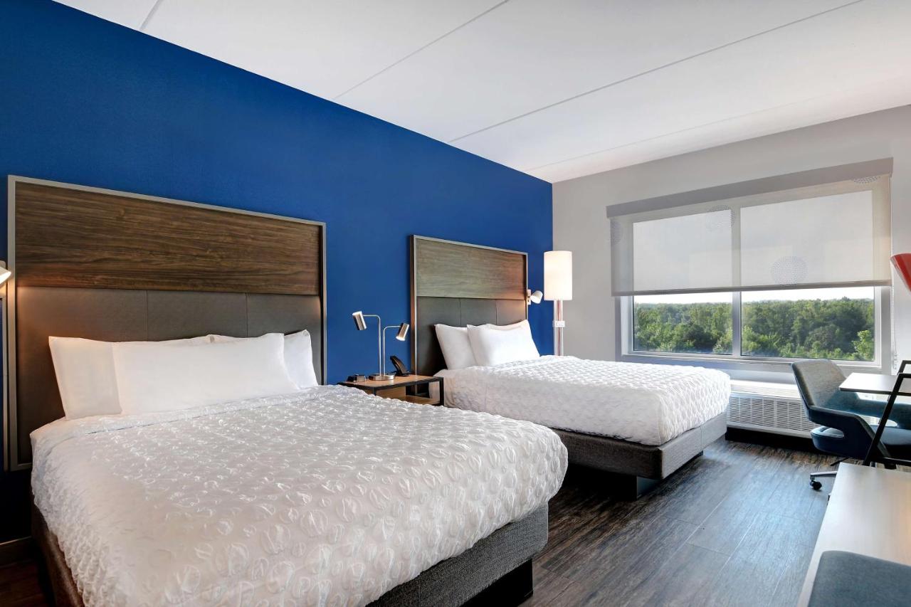 Queen Room with Two Queen Beds at Tru By Hilton Macon North, GA
