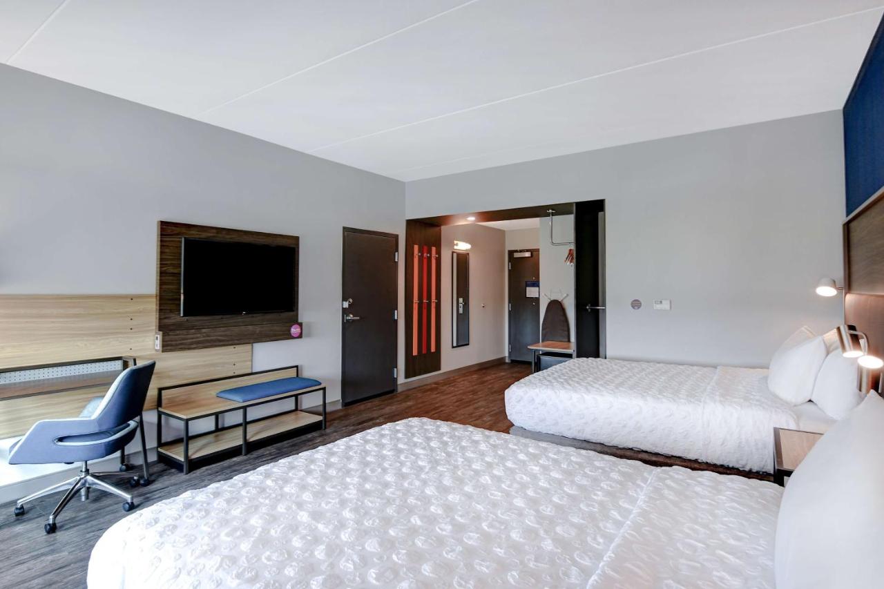 Queen Room with Two Queen Beds and Bath Tub - Mobility Accessible at Tru By Hilton Macon North, GA