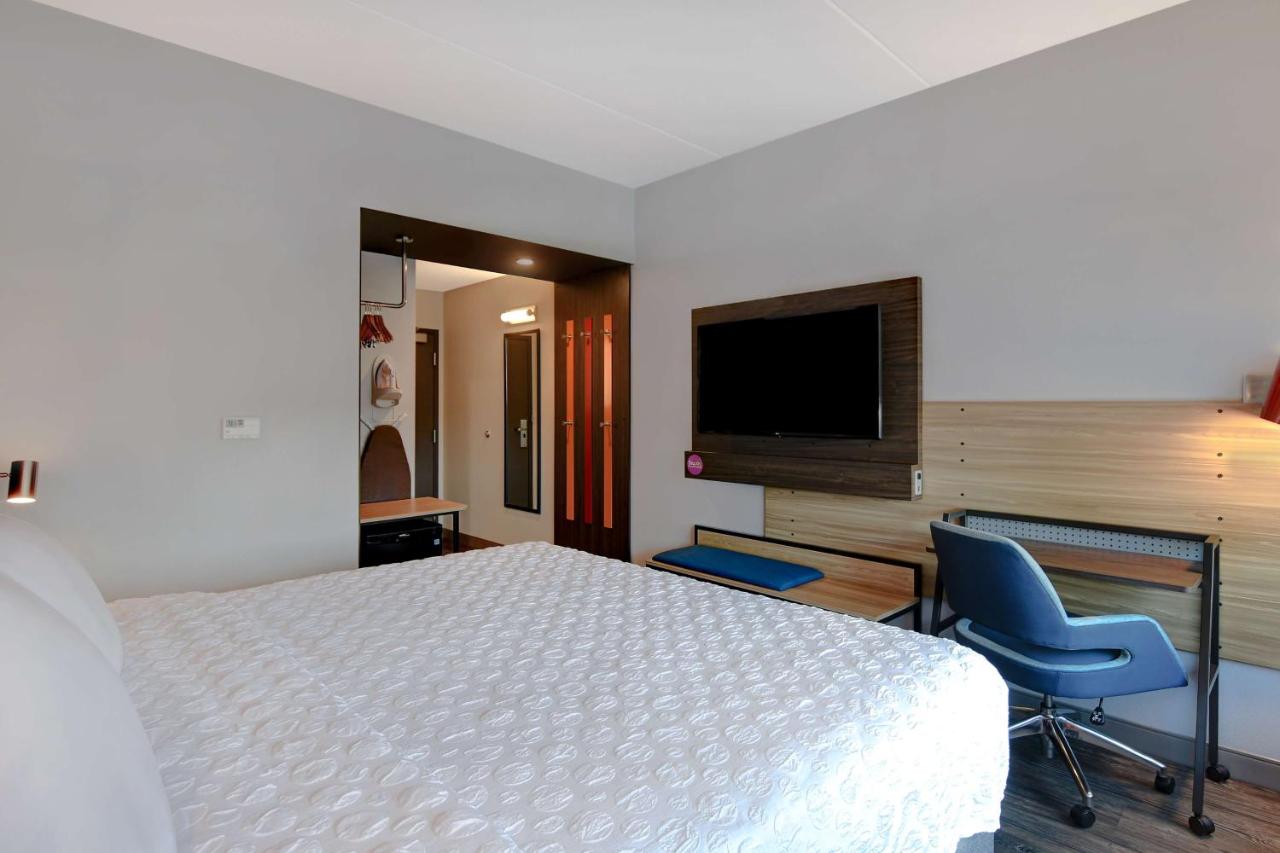 King Room at Tru By Hilton Macon North, GA