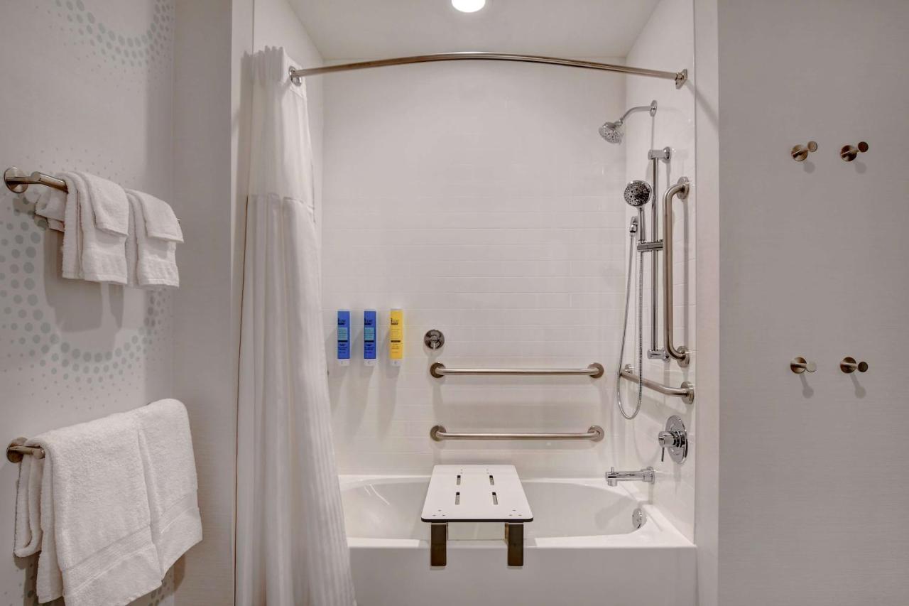 King Room with Bath Tub - Mobility Accessible at Tru By Hilton Macon North, GA