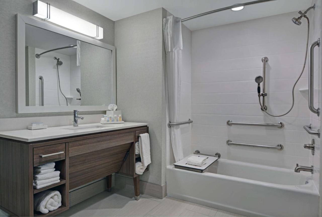 Queen Studio Suite with Bath Tub - Mobility Accessible/Non-Smoking at Home2 Suites by Hilton Bentonville Rogers