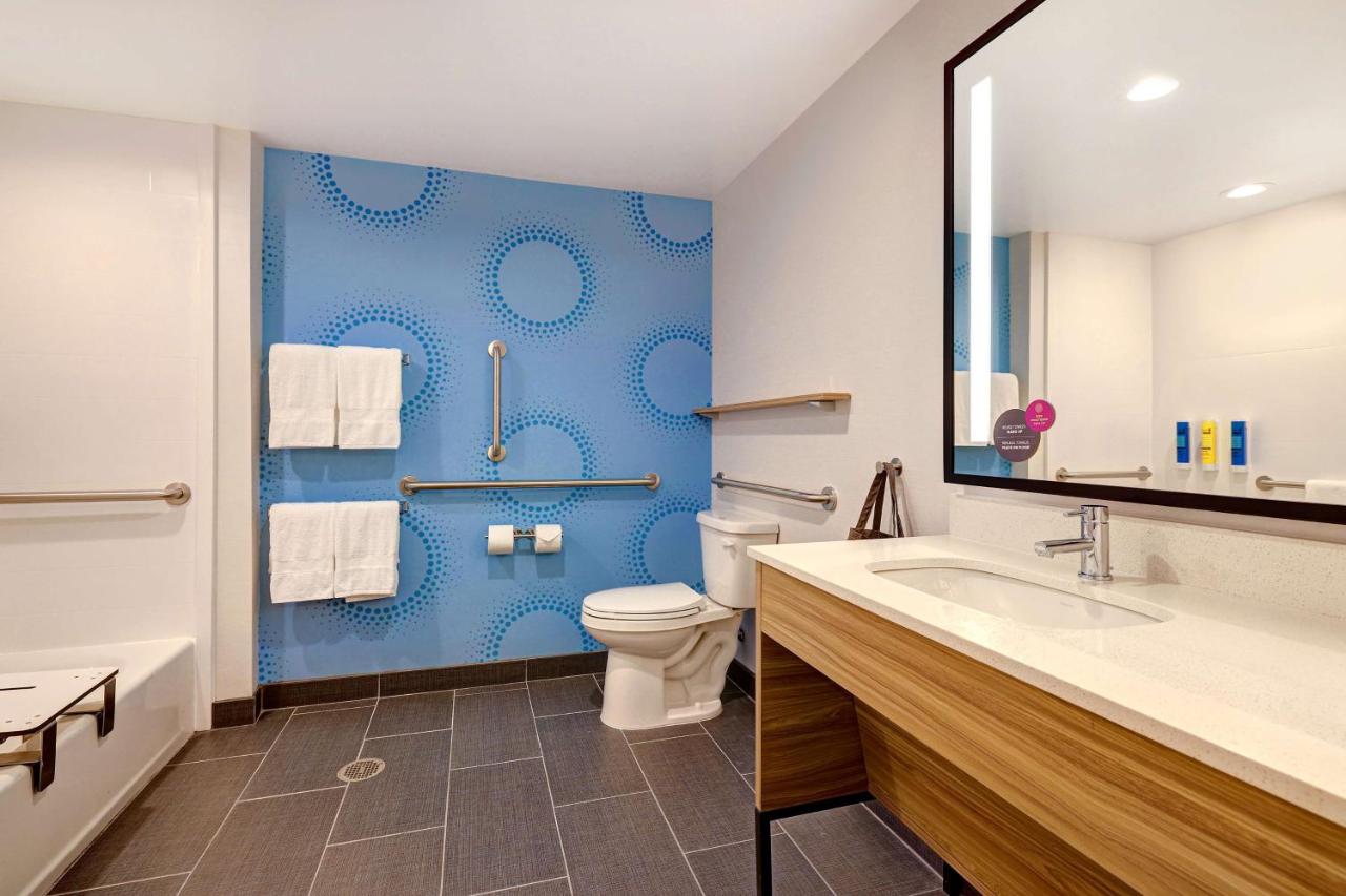 Queen Room with Two Queen Beds and Bath Tub - Mobility Accessible at Tru by Hilton Lithia Springs, GA
