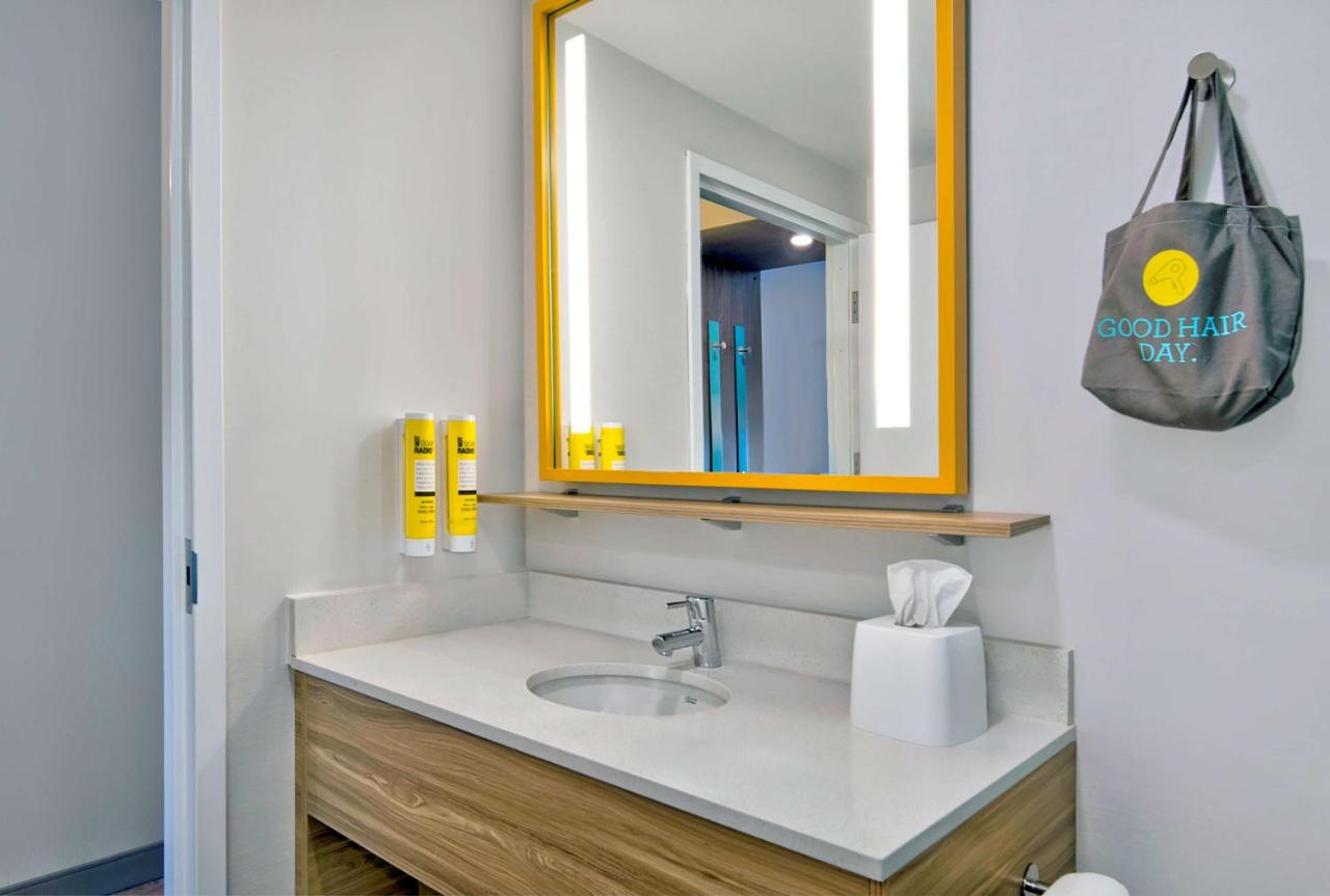 King Room at Tru By Hilton Ashburn One Loudoun, Va