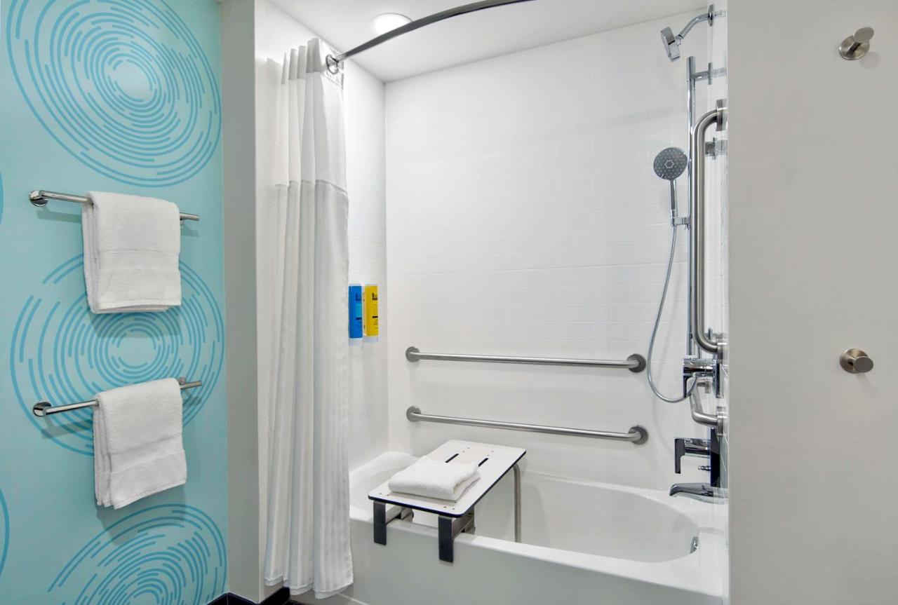 King Room with Roll-In Shower - Mobility/Hearing Accessible at Tru By Hilton Ashburn One Loudoun, Va