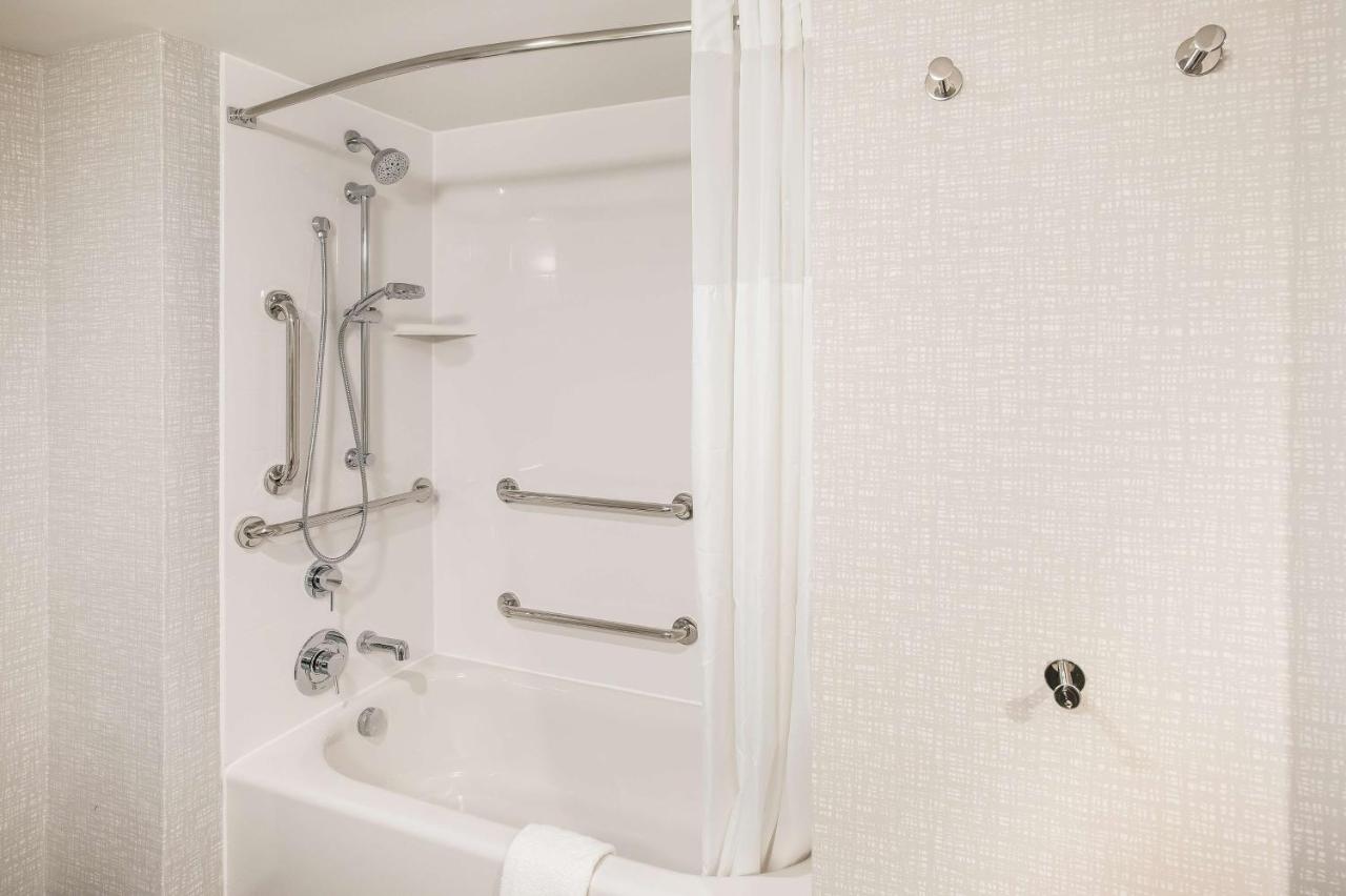 King Room with Bath Tub - Mobility/Hearing Accessible  at Hampton Inn & Suites Houghton