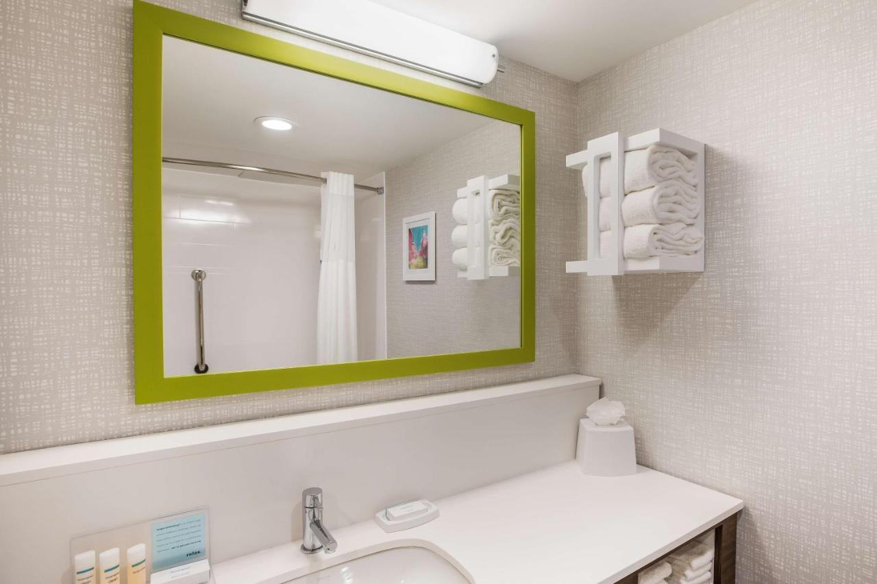 King Room with Sofa Bed at Hampton Inn & Suites Houghton