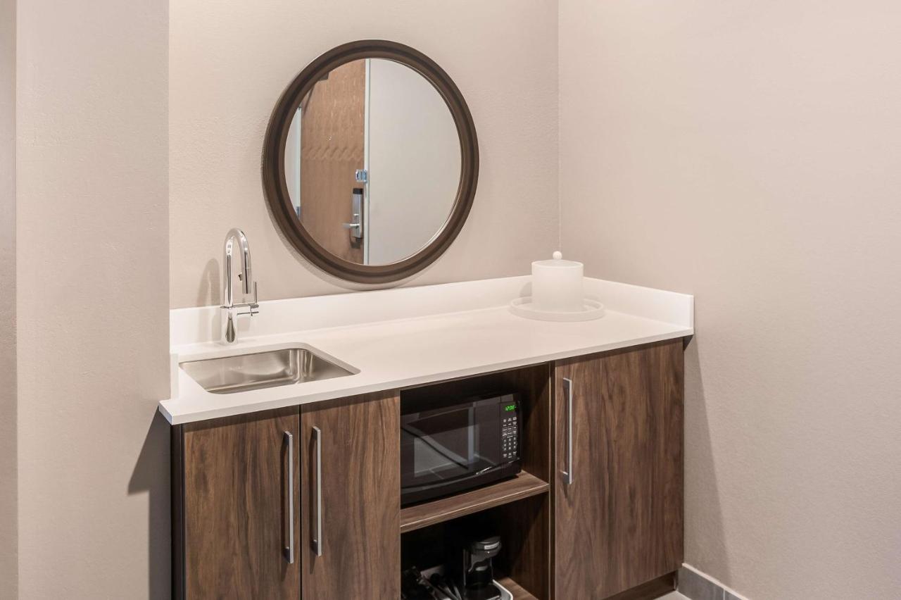 One-Bedroom King Suite with Balcony at Hampton Inn & Suites Houghton
