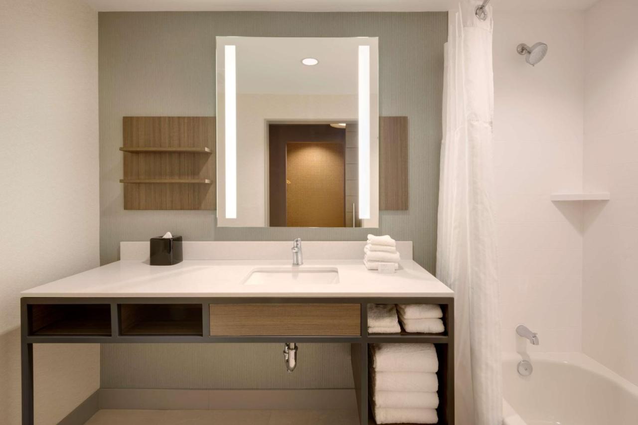 | Hilton Garden Inn Haymarket