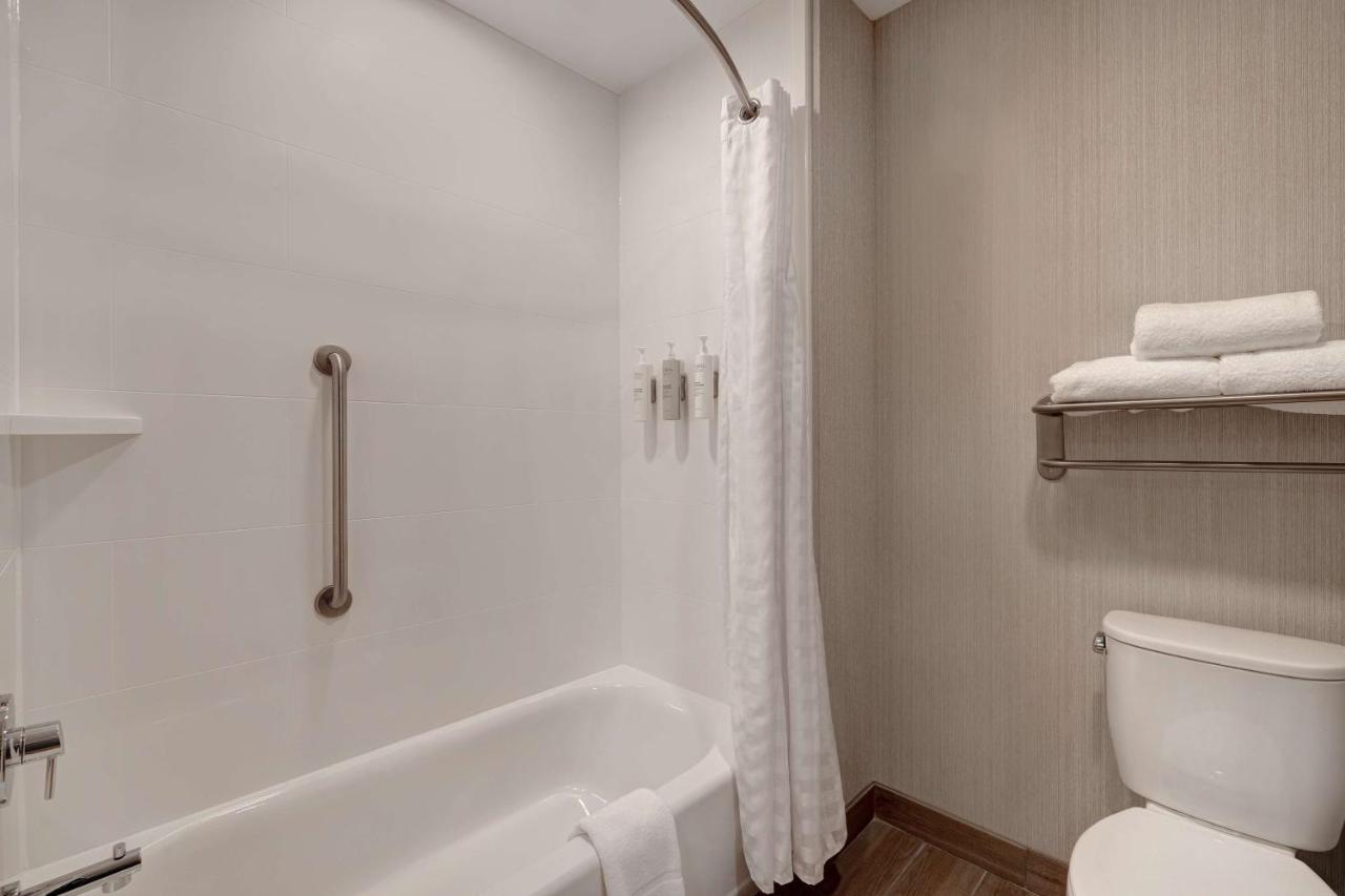 One-Bedroom King Suite at Homewood Suites by Hilton Oak Creek Milwaukee