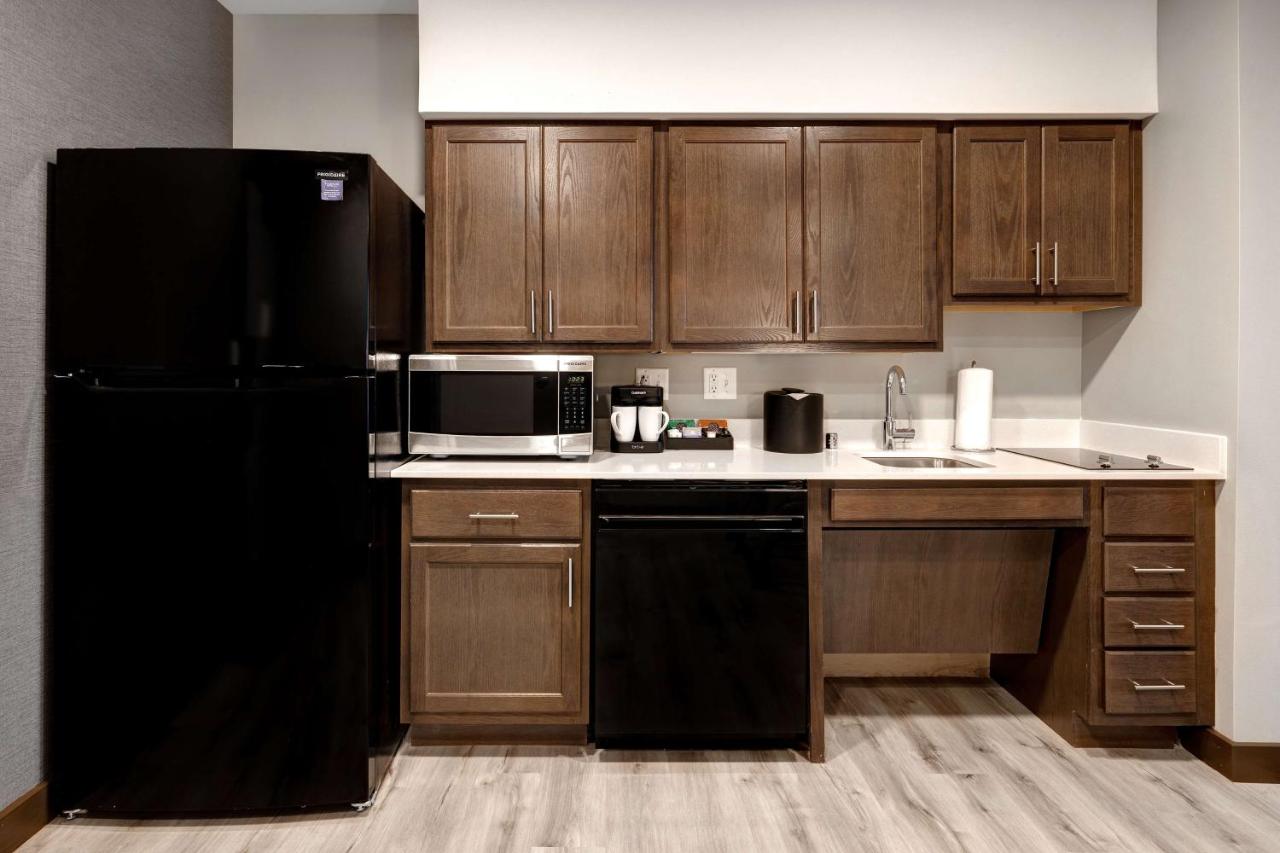 King Studio Suite with Bath Tub - Mobilty/Hearing Access at Homewood Suites by Hilton Oak Creek Milwaukee
