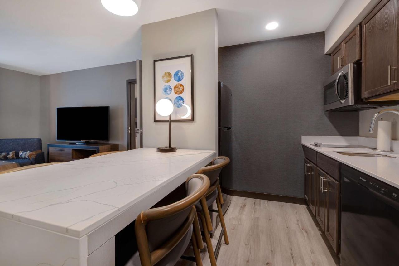 One-Bedroom King Suite at Homewood Suites by Hilton Oak Creek Milwaukee