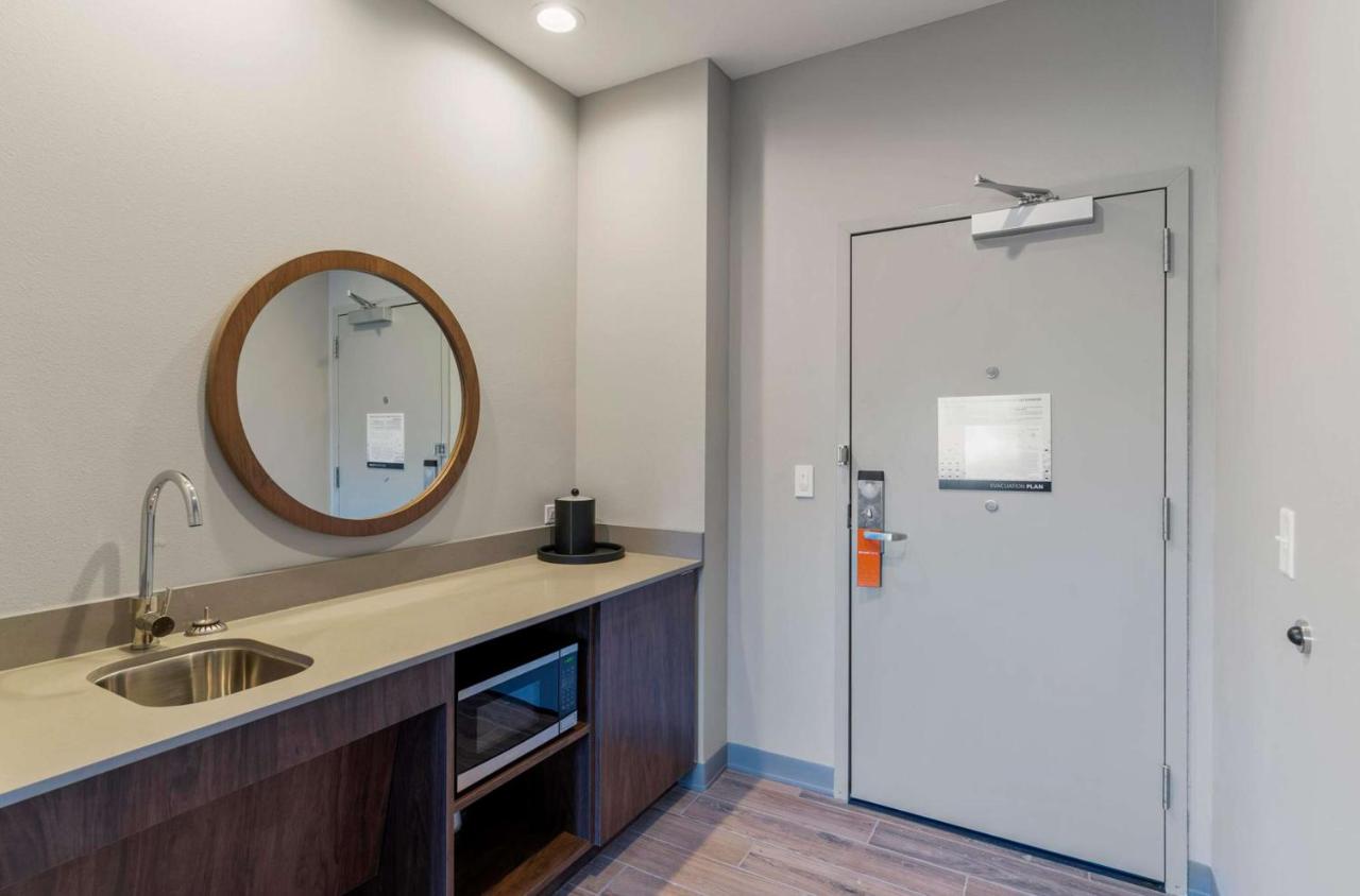 King Studio Suite at Hampton Inn Colorado Springs Northeast