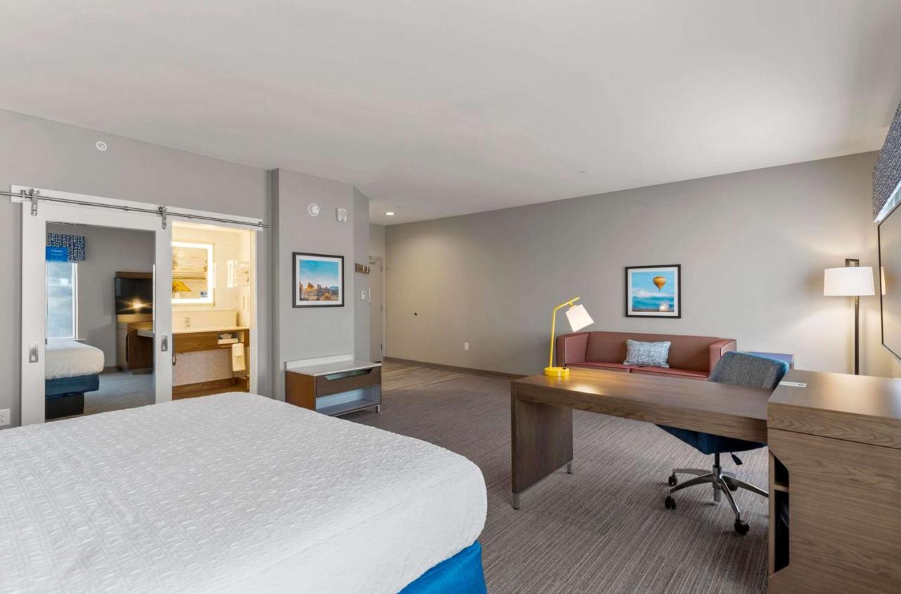 King Studio Suite at Hampton Inn Colorado Springs Northeast