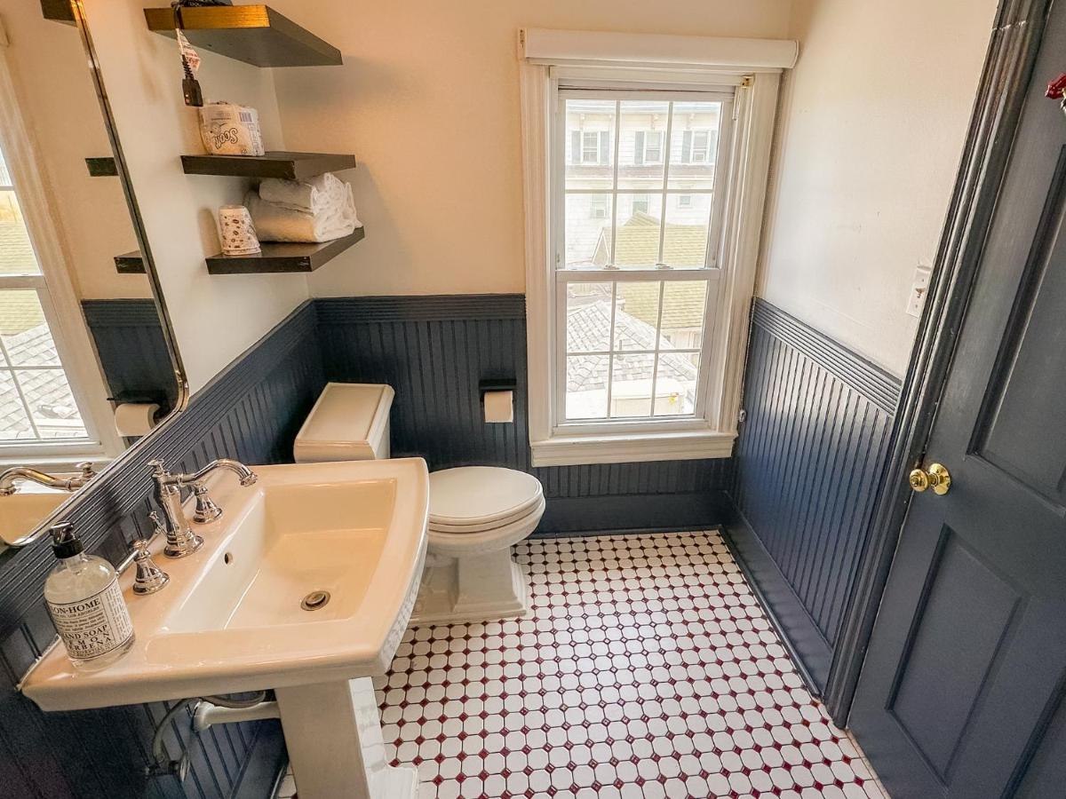 | Bellevue Stratford Inn