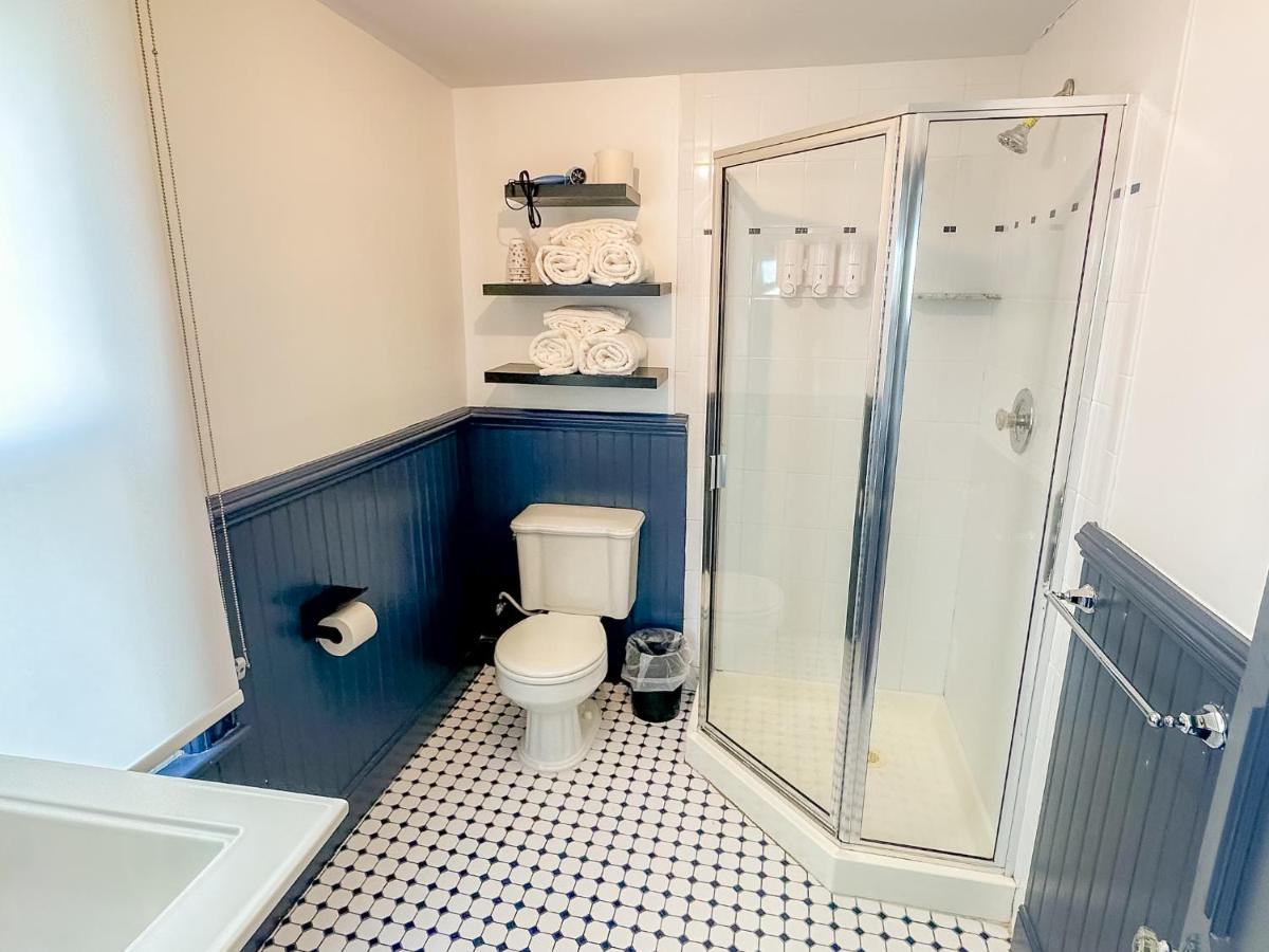 | Bellevue Stratford Inn