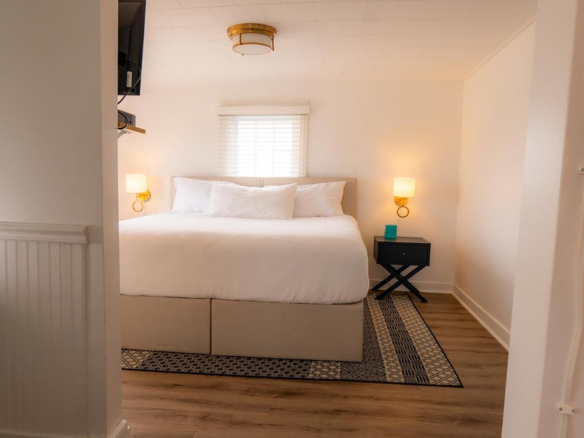 | Bellevue Stratford Inn