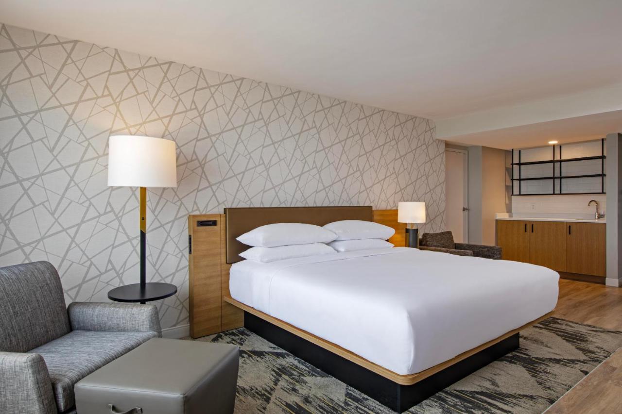 Larger Guest room, 1 King at Sheraton Birmingham Hotel